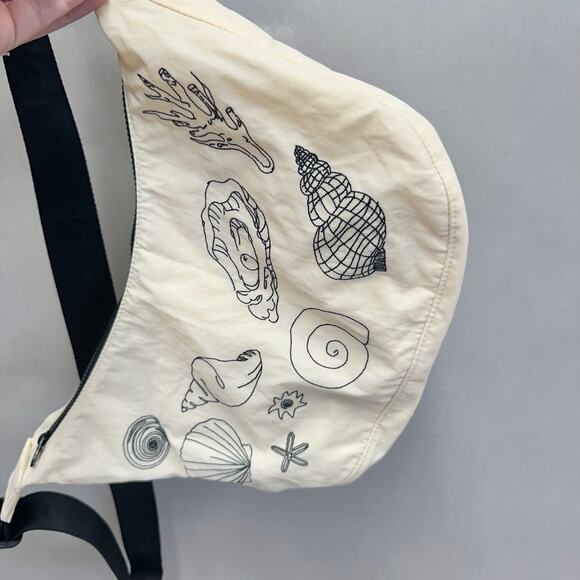 Baggu Medium nylon crescent bag in Embroidered Shells crossbody adjustable NWT - Picture 8 of 16